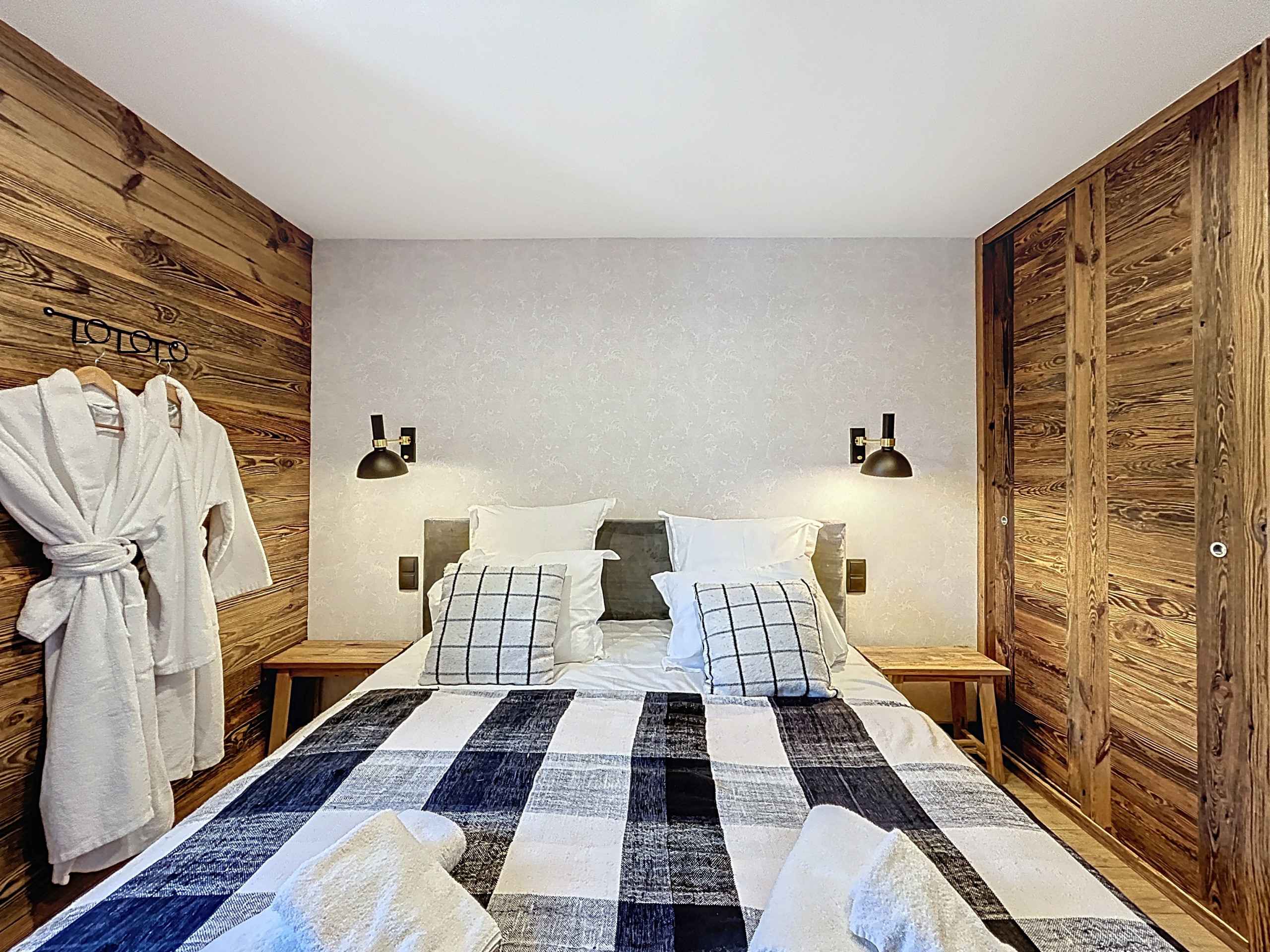 1759156722468bdd270699ae1814fb468154bd32b5 - Attribut alt par défaut.