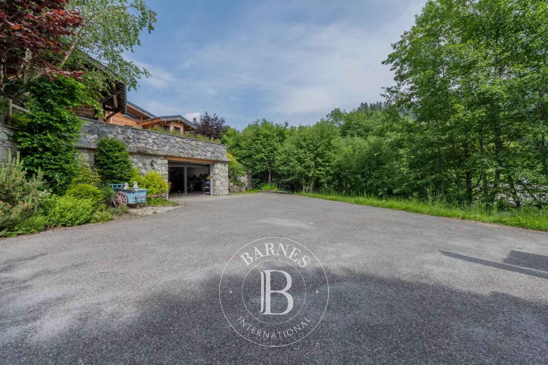 89904d5c718eaa89449da8a009b5e0d6 47b354e528 1920 original - Attribut alt par défaut.