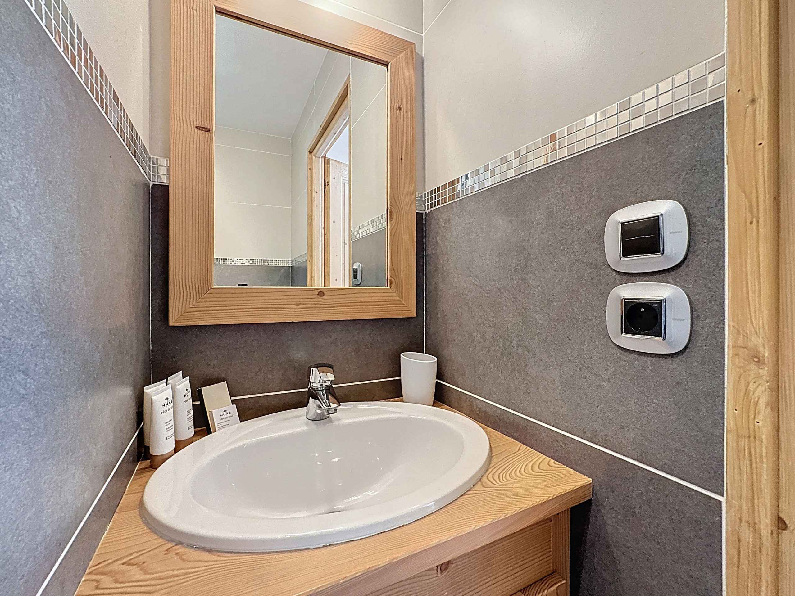 1762277388f040ea3ca5df9e4b10b8e13339b89538 - Translation missing: en.helpers.application.image_tag.default_alt