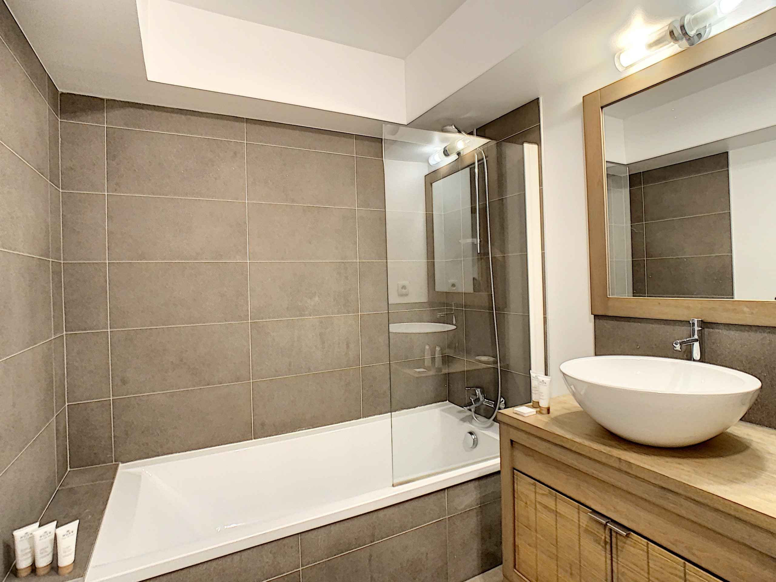 1709044555f94ffe17f0c4ca3f6180c7f66c364e69 - Translation missing: en.helpers.application.image_tag.default_alt