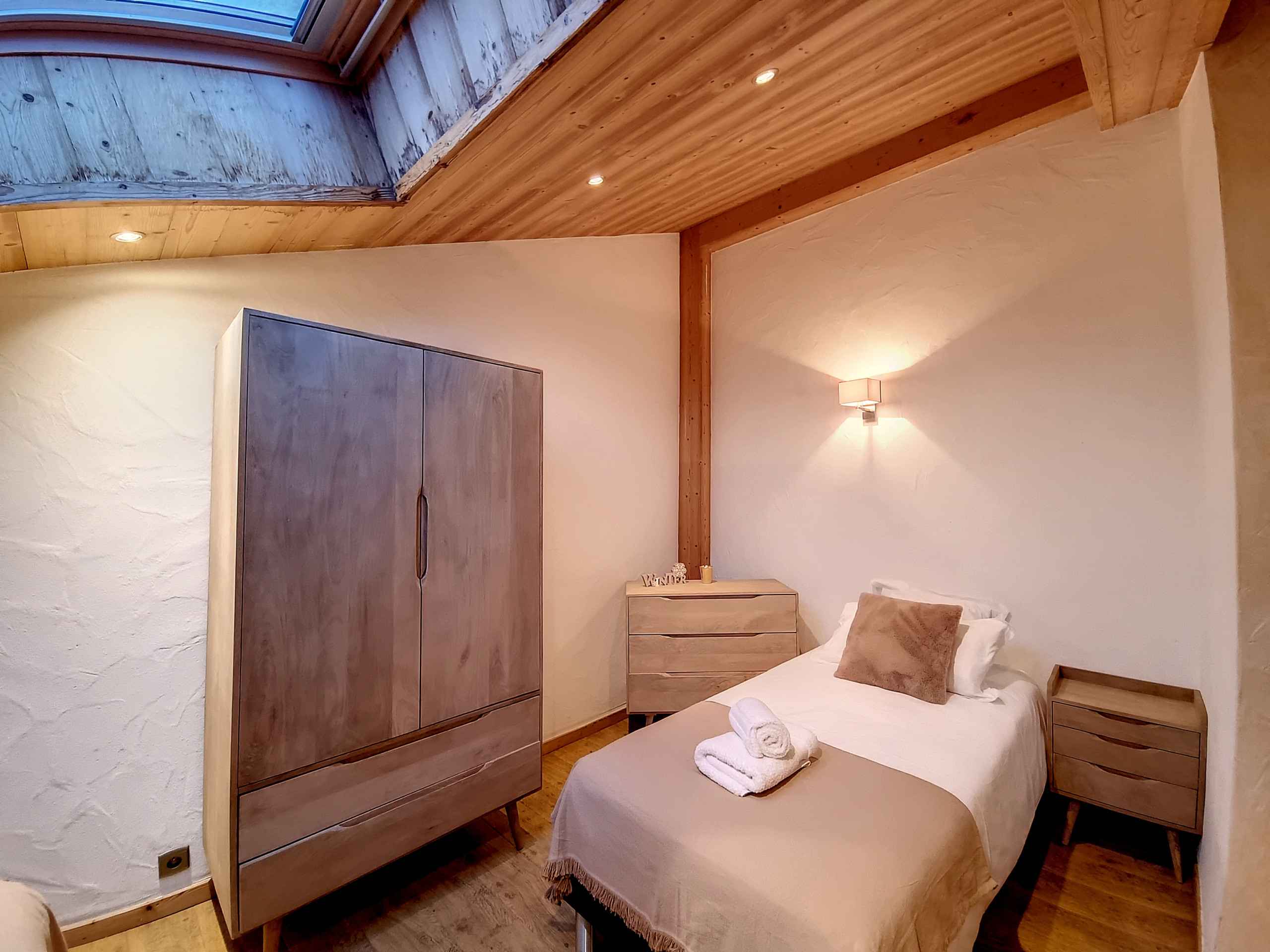 1710780251b5862ddcb345f41d4154f26a24234c20 - Translation missing: en.helpers.application.image_tag.default_alt