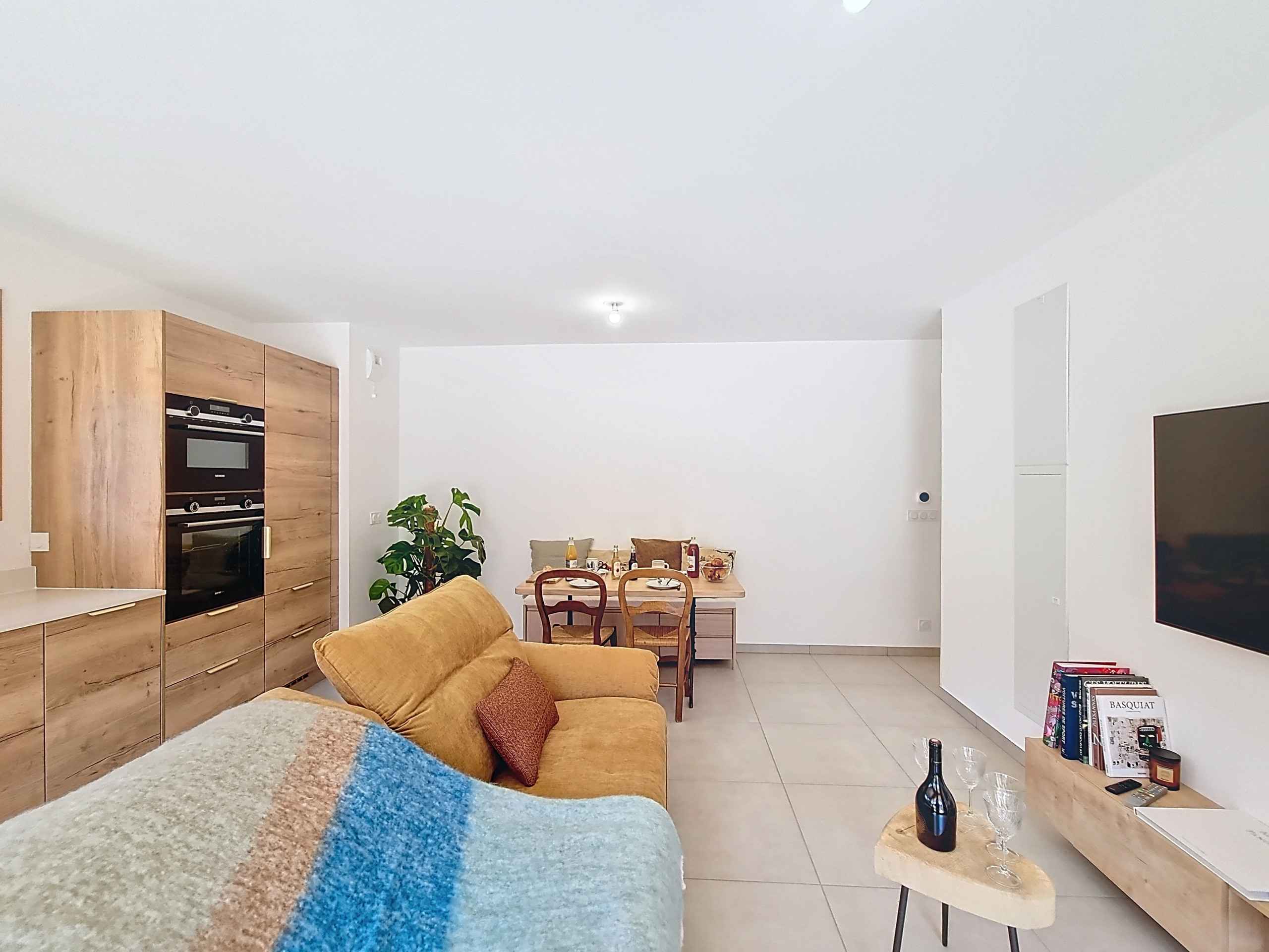 1755000674f3a98412ce88fbf2b49e596d7e7579c0 - Translation missing: en.helpers.application.image_tag.default_alt