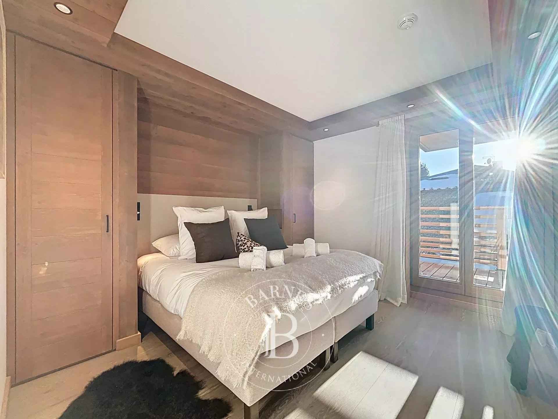 56815200fed8e03b3033b16f8b66542a c6392a1f15 1920 original - Attribut alt par défaut.