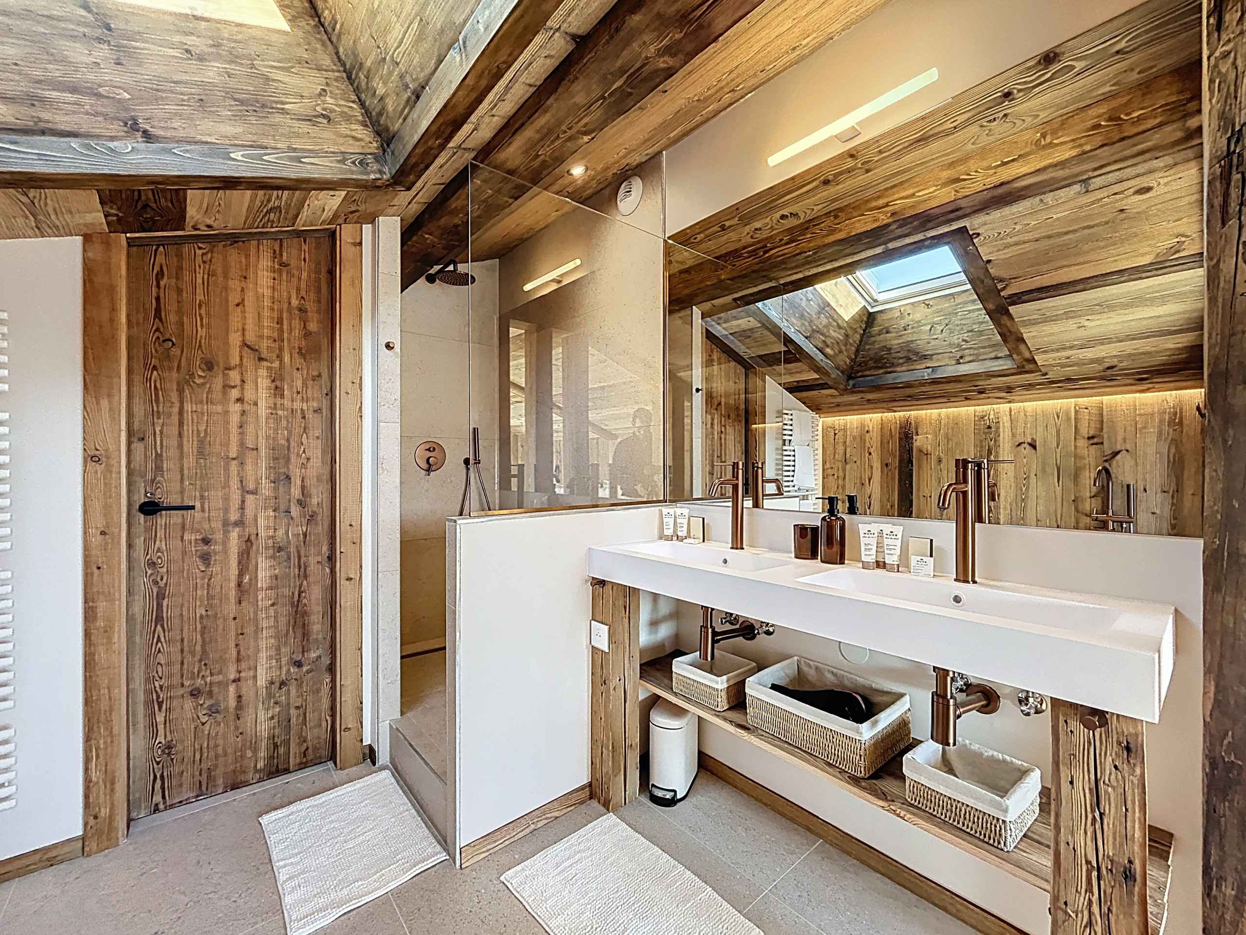 1765669912f606f7dfe7d12359935b0e617b36453f - Attribut alt par défaut.