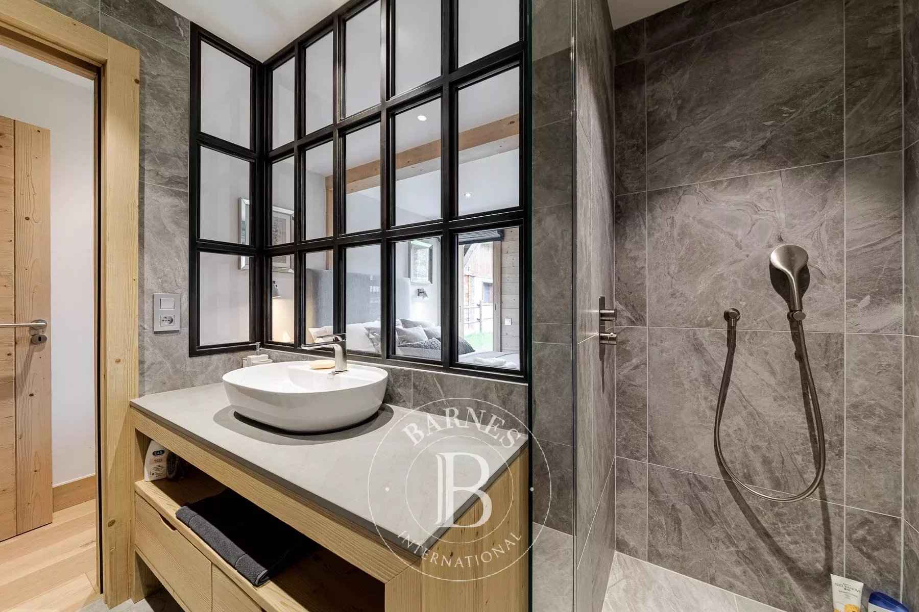 3e1abdd07908c7f99f0b0fc2f4144e72 1338446d8b 1800 original - Attribut alt par défaut.