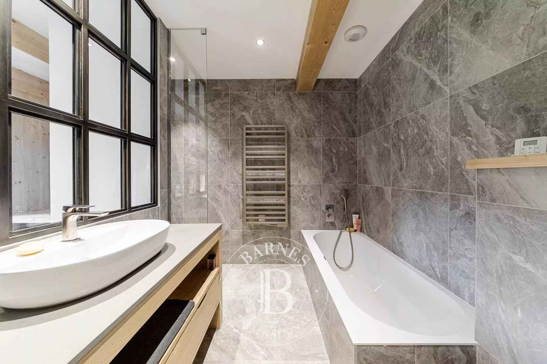 6a81ba46f02ae5d89b45c8be8cdecdd9 1c3a7e2630 1800 original - Attribut alt par défaut.