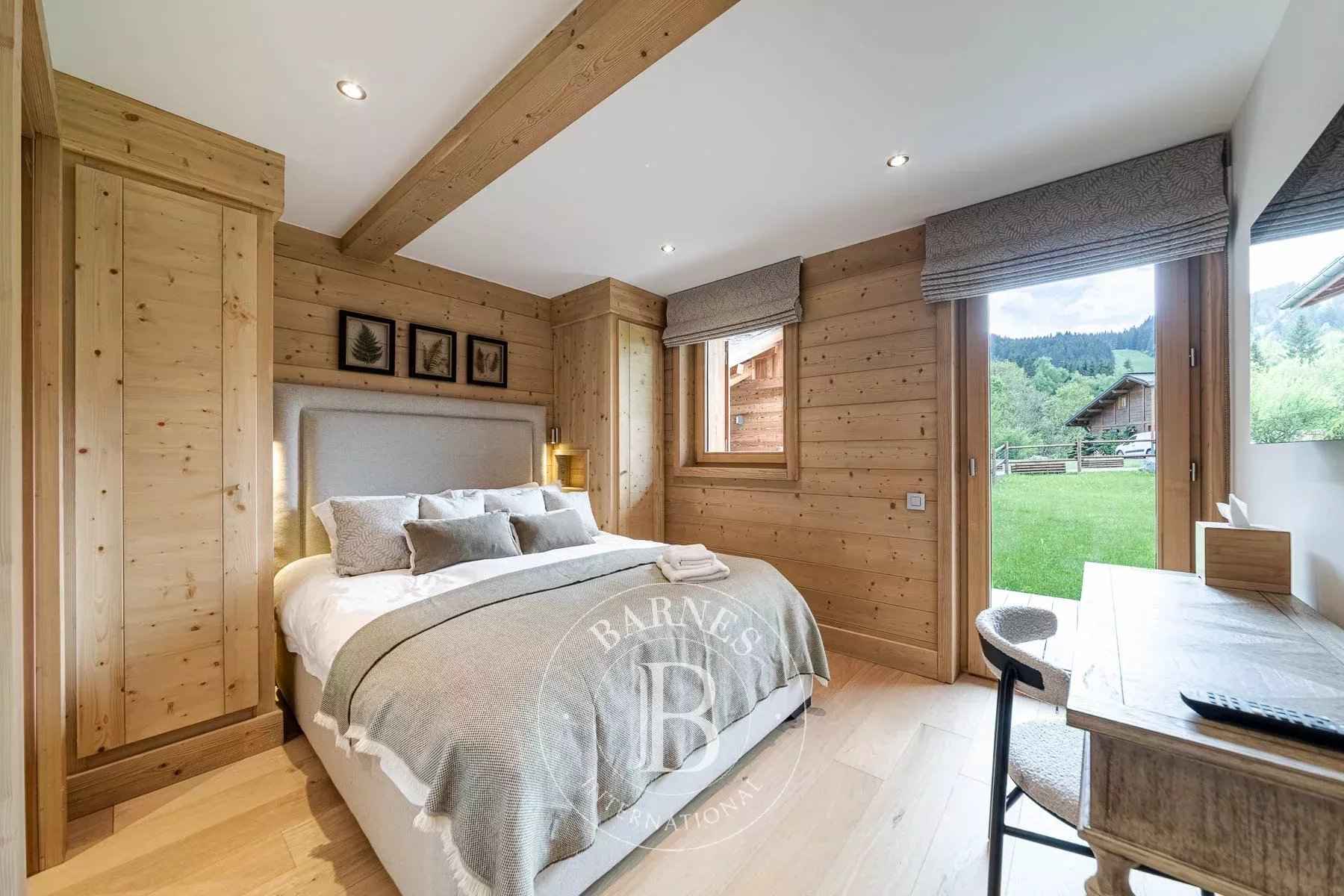 8e24ac5923a0851904fc7f5b918f4427 1e4fd998e3 1800 original - Attribut alt par défaut.