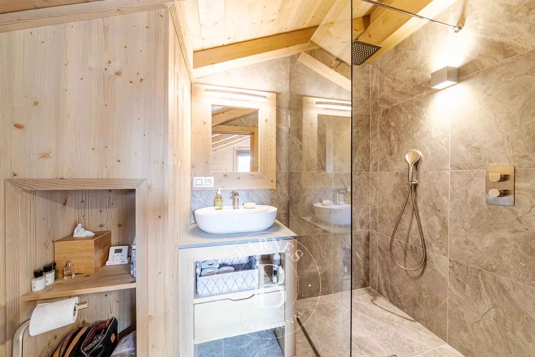 1e24a5e3649dd3de0a1ad9293752494e 9276821182 1800 original - Attribut alt par défaut.