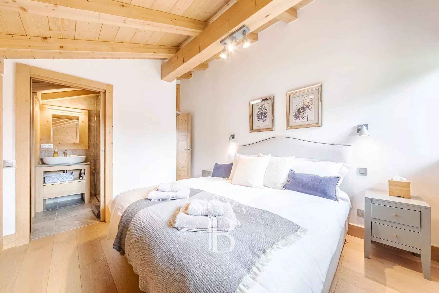 8ccf67aa0a02d0826ed0cbc566c9b170 b58452c094 1800 original - Attribut alt par défaut.