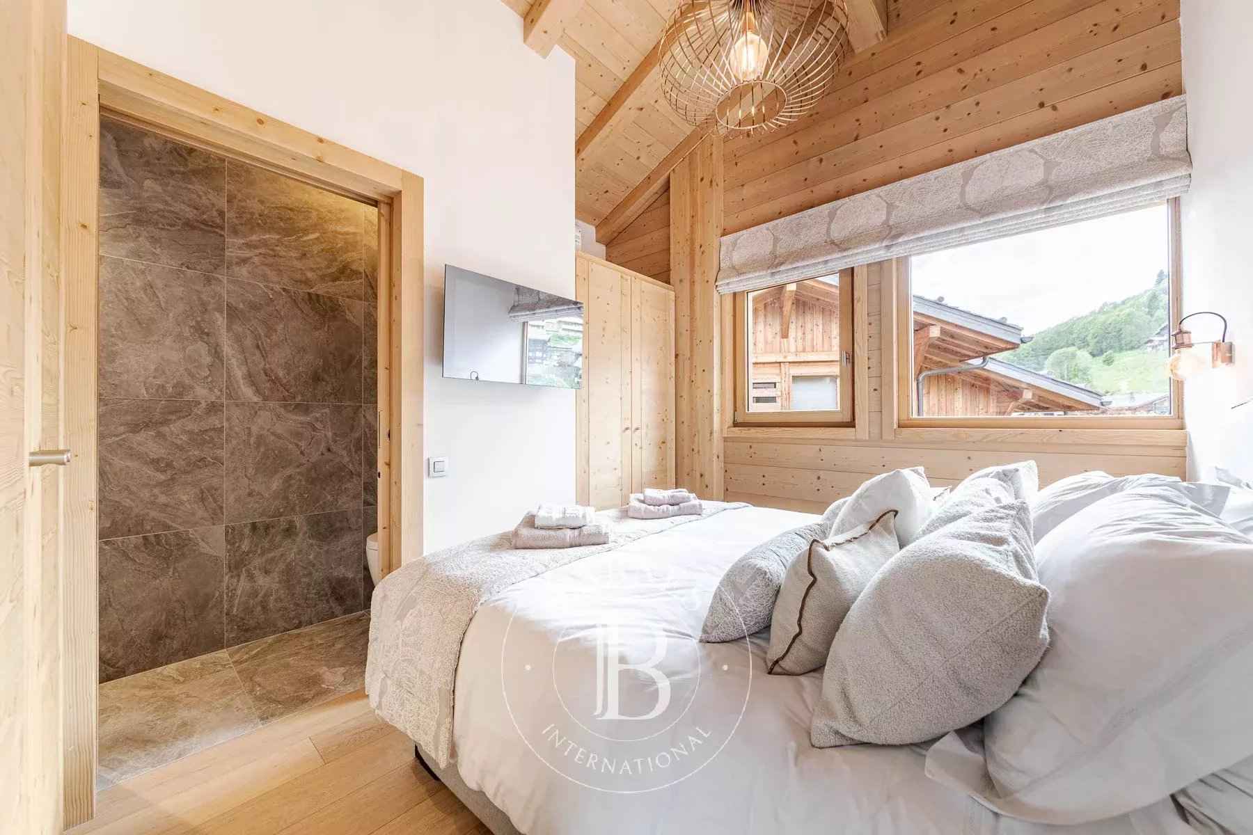 F3af2af5a1cd7c8cf43d1e34498bcd61 bcc649fb4e 1800 original - Attribut alt par défaut.