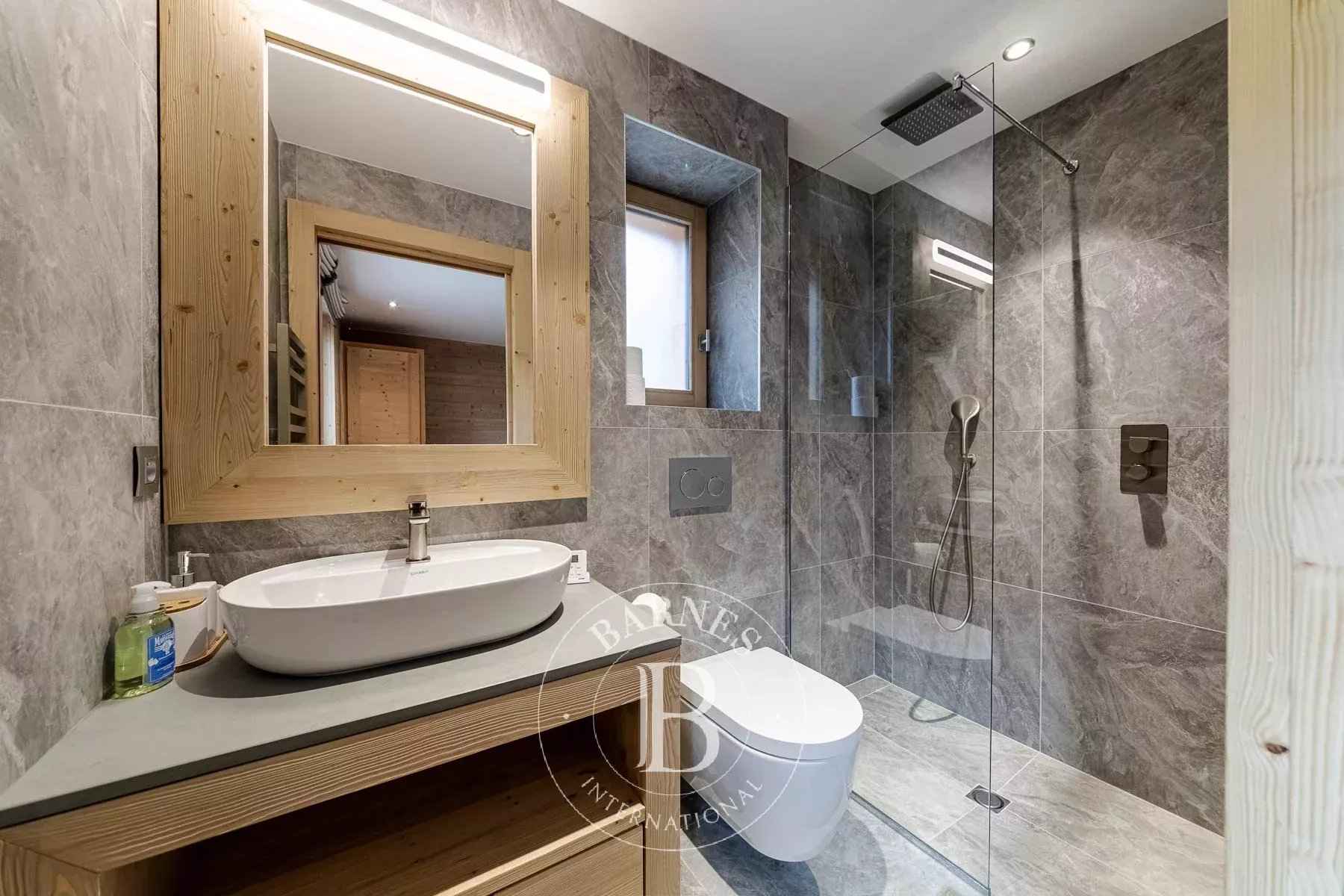 33bf9559dacff3a4033af25277d46662 b46bd50b19 1800 original - Attribut alt par défaut.