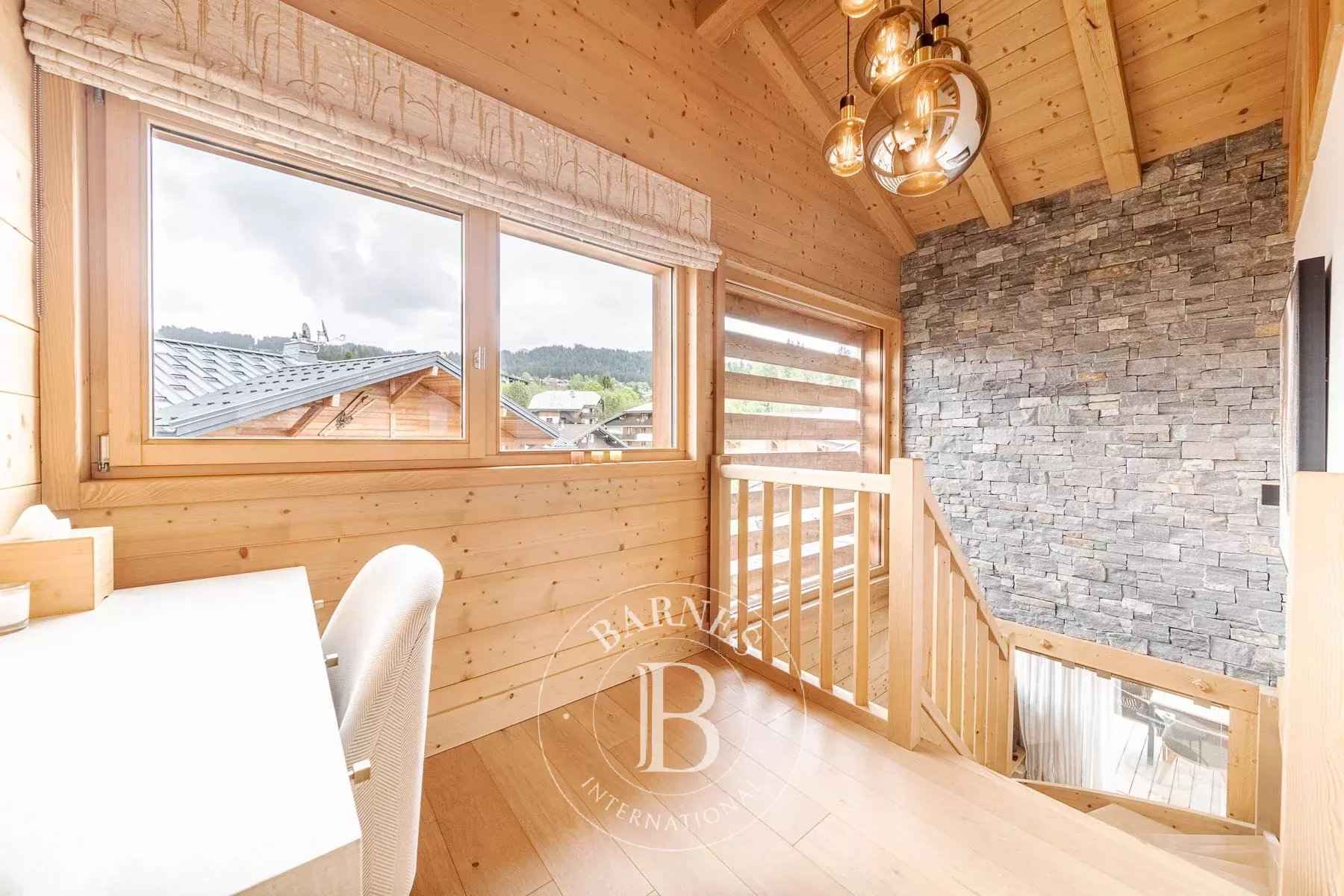 33ae4aef3142d2fb12ec5abd80581847 ffb6f695c2 1800 original - Attribut alt par défaut.