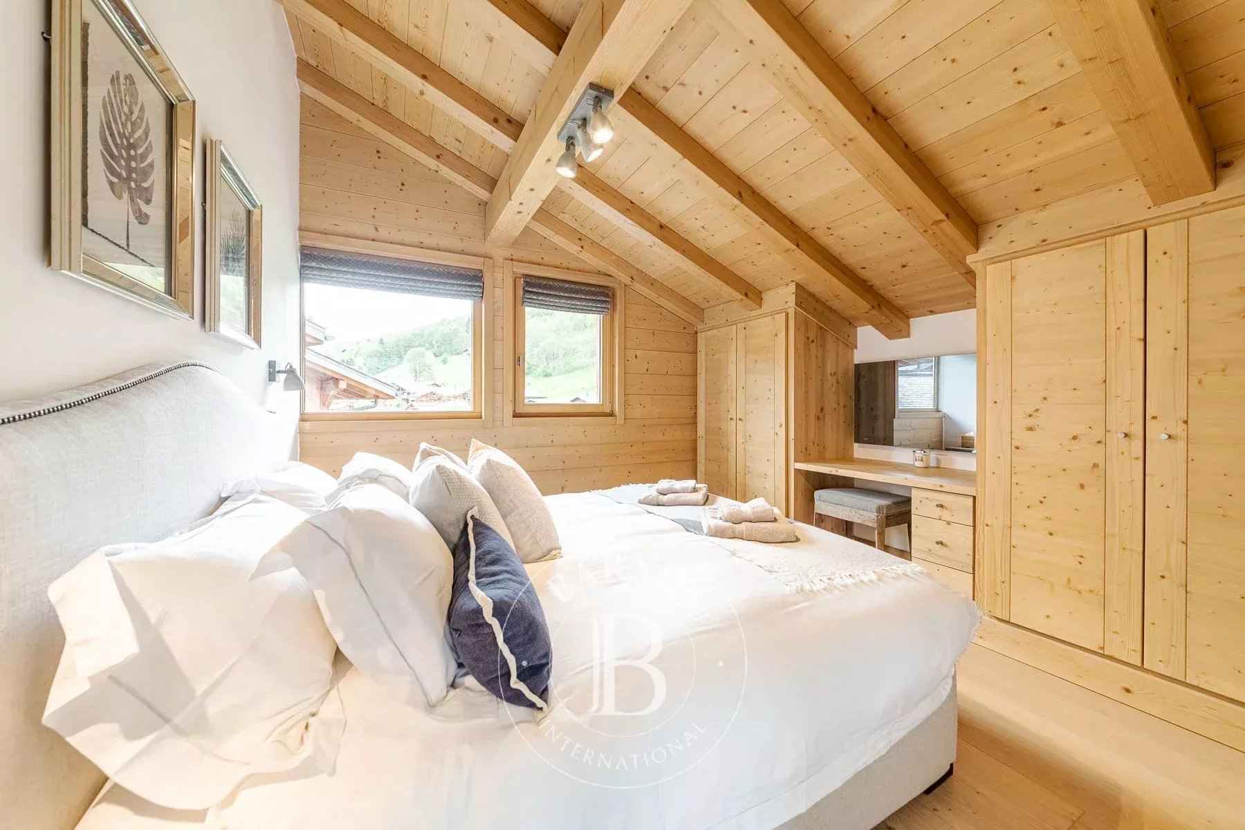 B3b04a65dd4fdd7d5994d27a296c8dae 729fba7ce3 1800 original - Attribut alt par défaut.